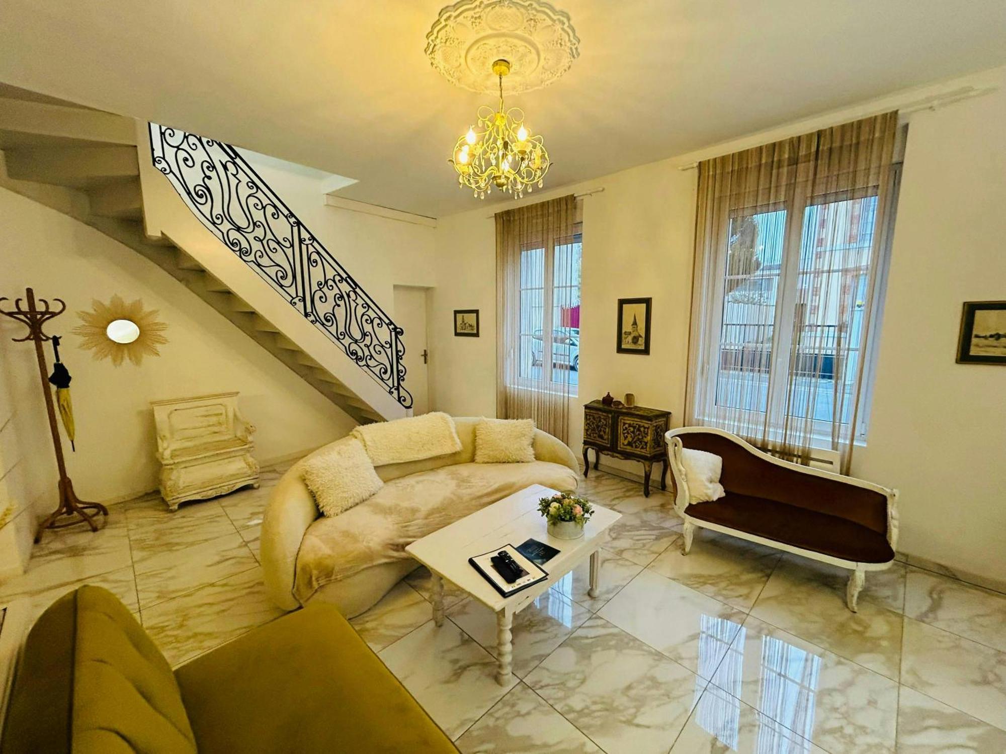 Magnifique Maison Dartiste La Maison Aerts Reims Bagian luar foto
